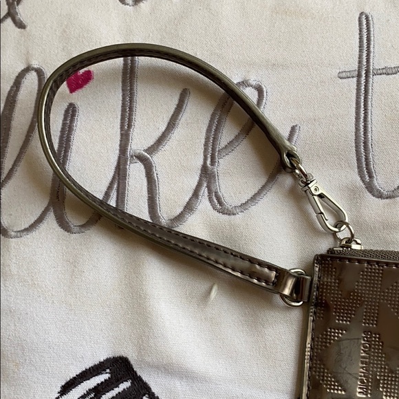 MICHAEL KORS WRISTLET - Picture 2 of 4